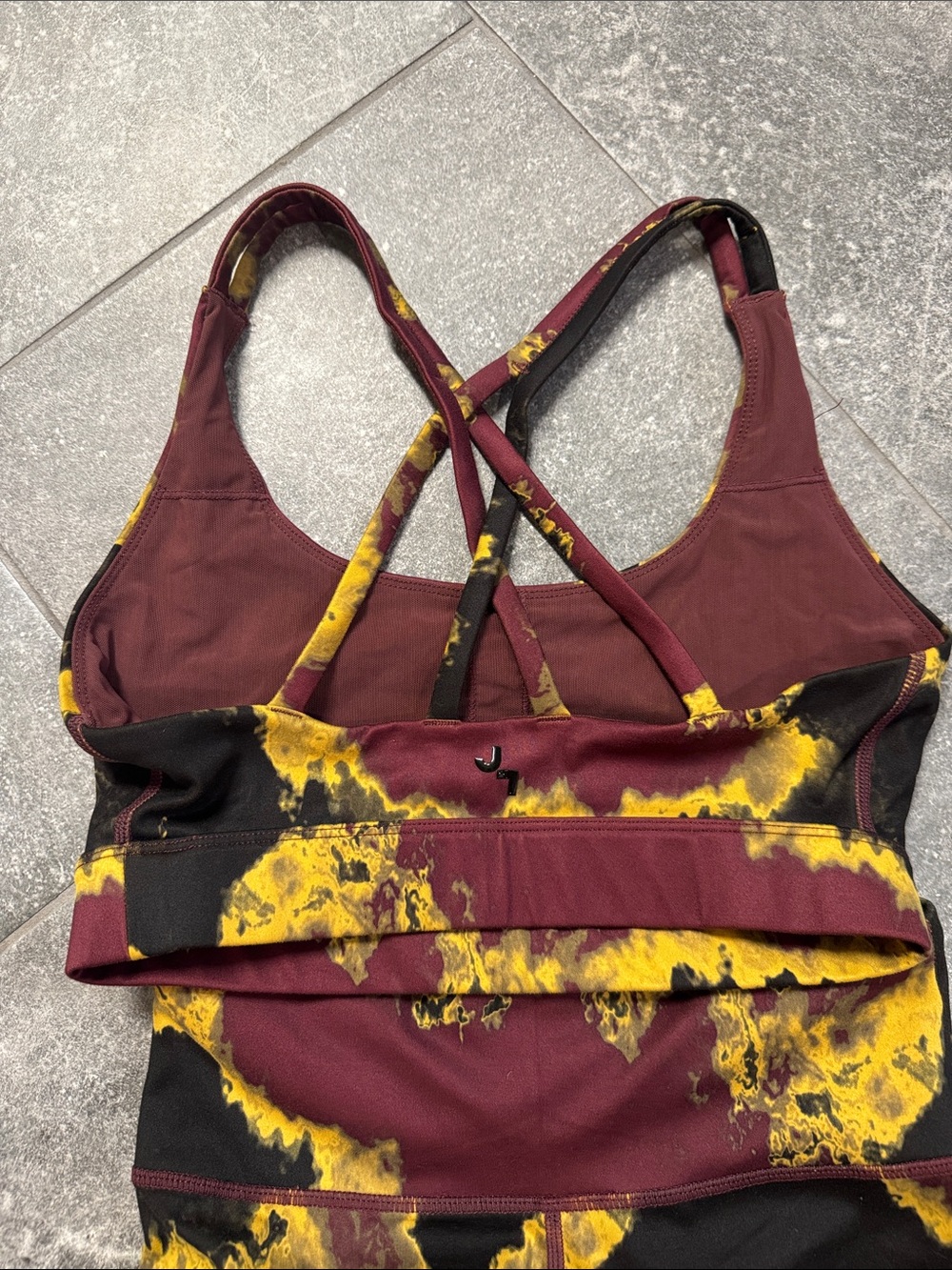 Acid WashHigh-Waist Leggings & Strappy Sports Bra Set - Burgundy, Black & Gold - Picture 3 of 7